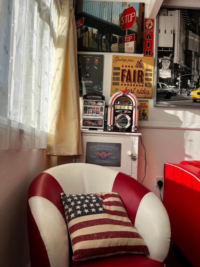 American Retro Chalet Гемсбі Екстер'єр фото